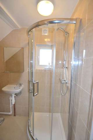  Image of 1 Bedroom House Share to rent at Wokingham Road  Reading, RG6 1LH