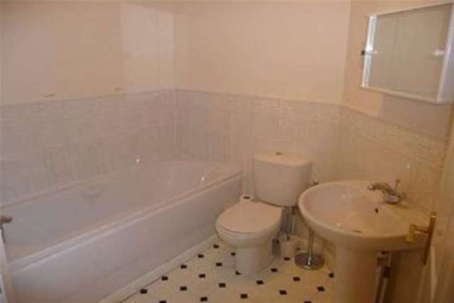  Image of 2 Bedroom Flat to rent at Hamilton, ML3 6AL