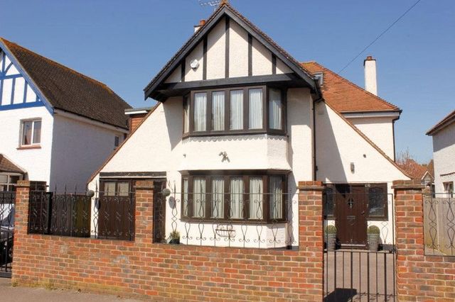  Image of 4 Bedroom Detached for sale at Sturges Road  Bognor Regis, PO21 2AH