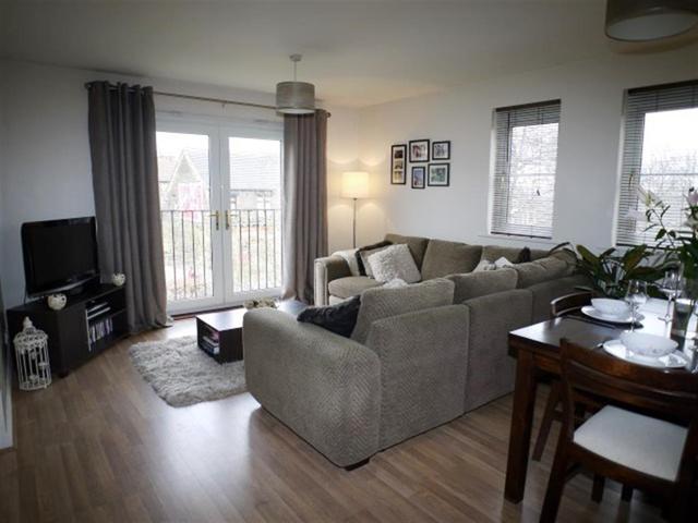  Image of 2 Bedroom Flat for sale at Pudsey  Pudsey, LS28 7WD