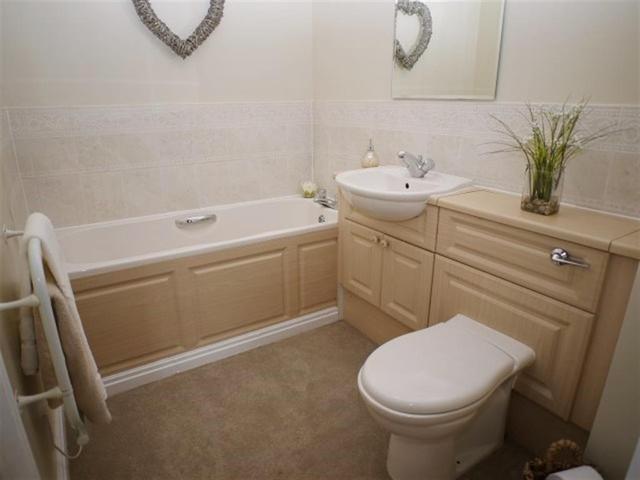  Image of 2 Bedroom Flat for sale at Pudsey  Pudsey, LS28 7WD