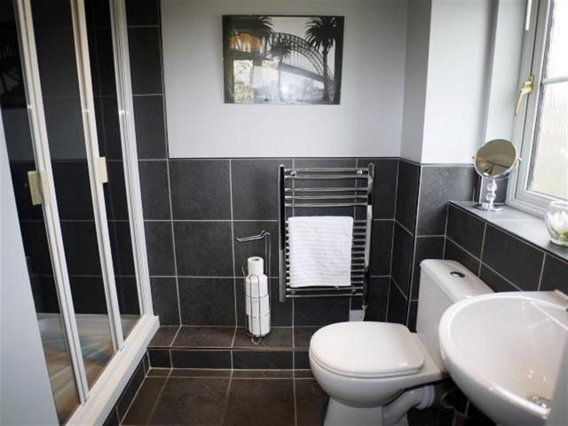  Image of 2 Bedroom Flat for sale at Pudsey  Pudsey, LS28 7WD