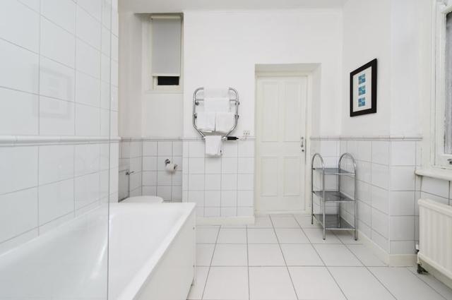  Image of 3 Bedroom Flat to rent at Allen House  Allen Street, W8 6BH