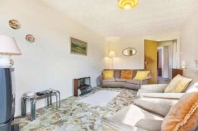  Image of 3 Bedroom Bungalow for sale at Bishopbriggs Glasgow Bishopbriggs, G64 3BX