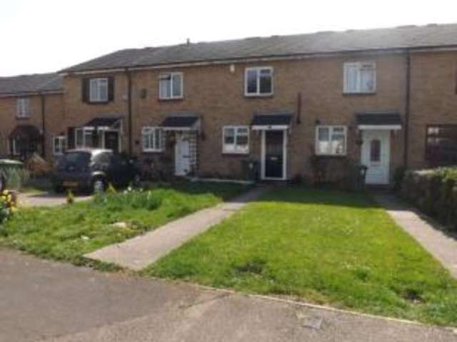  Image of 3 Bedroom Terraced for sale at Basildon Essex Laindon, SS15 4AJ