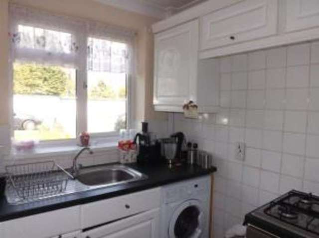  Image of 3 Bedroom Terraced for sale at Basildon Essex Laindon, SS15 4AJ