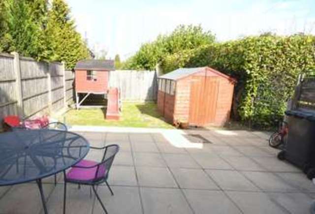  Image of 2 Bedroom Flat for sale at Beacon Hill Road  Hindhead, GU26 6NR