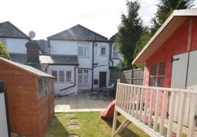  Image of 2 Bedroom Flat for sale at Beacon Hill Road  Hindhead, GU26 6NR