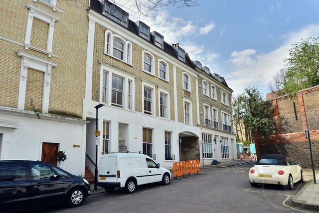  Image of 3 Bedroom Flat to rent at Belsize Place Array Belsize Park, NW3 5AL