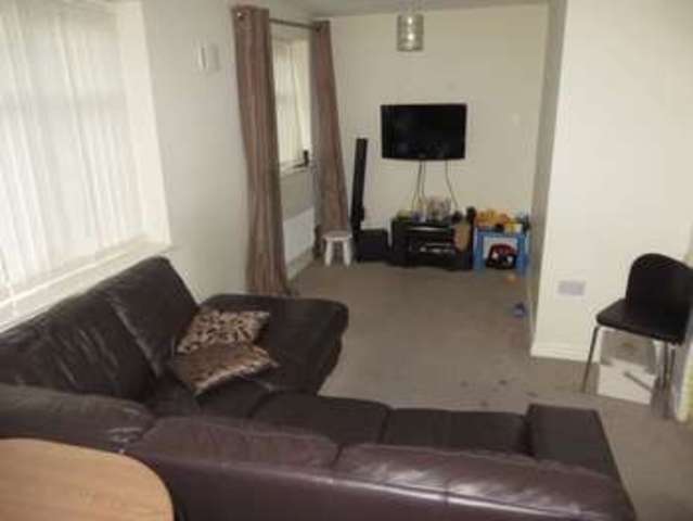  Image of 2 Bedroom Flat to rent at Birmingham Road  Oldbury, B69 4EW