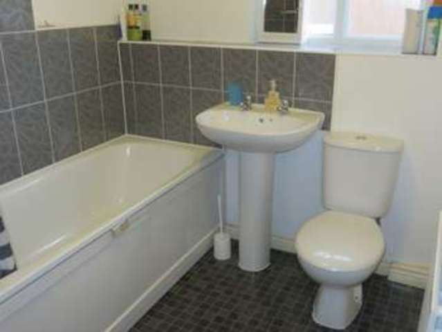  Image of 2 Bedroom Flat to rent at Birmingham Road  Oldbury, B69 4EW