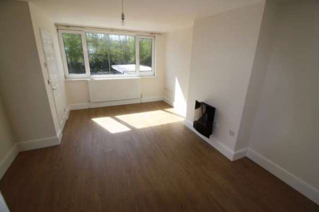  Image of 3 Bedroom Semi-Detached to rent at Bonhay Road  Exeter, EX4 4JD