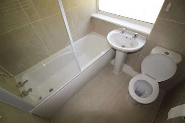  Image of 3 Bedroom Semi-Detached to rent at Bonhay Road  Exeter, EX4 4JD