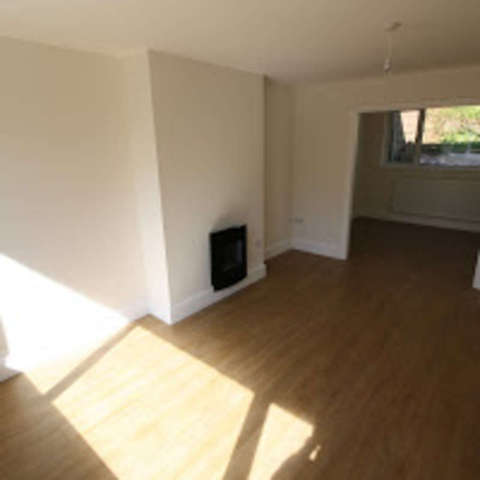  Image of 3 Bedroom Semi-Detached to rent at Bonhay Road  Exeter, EX4 4JD