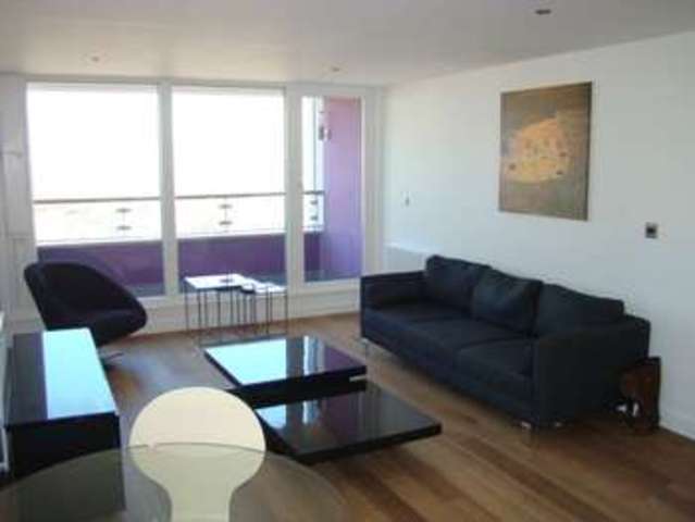  Image of 2 Bedroom Flat to rent at Rainhill Way  London, E3 3JE