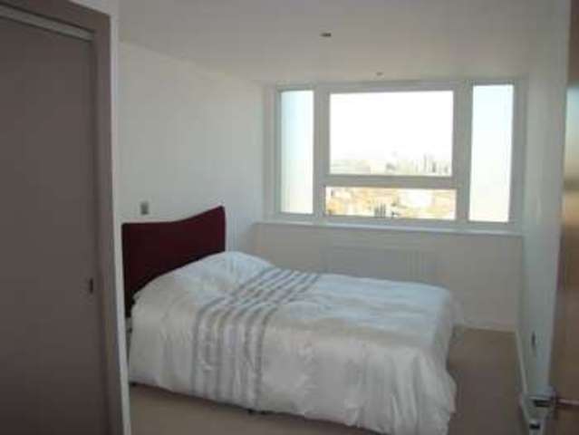  Image of 2 Bedroom Flat to rent at Rainhill Way  London, E3 3JE