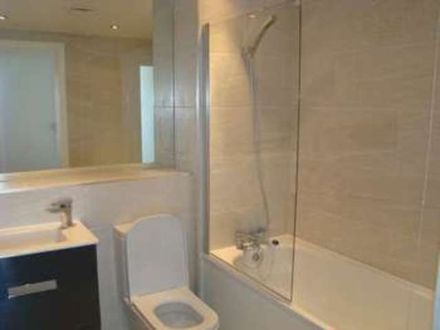  Image of 2 Bedroom Flat to rent at Rainhill Way  London, E3 3JE
