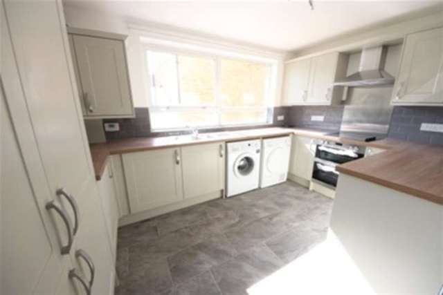  Image of 2 Bedroom Flat to rent at Guildford, GU1 2NG