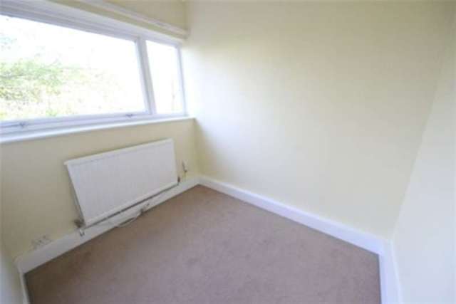  Image of 2 Bedroom Flat to rent at Guildford, GU1 2NG