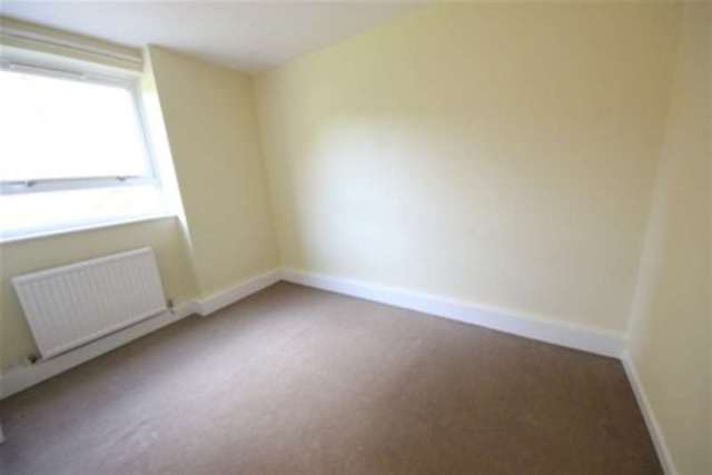  Image of 2 Bedroom Flat to rent at Guildford, GU1 2NG