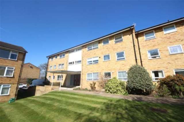  Image of 2 Bedroom Flat to rent at Guildford, GU1 2NG