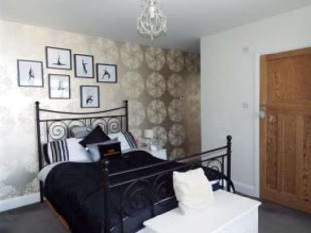  Image of 4 Bedroom Bungalow for sale at Purley  Kenley, CR8 1HL