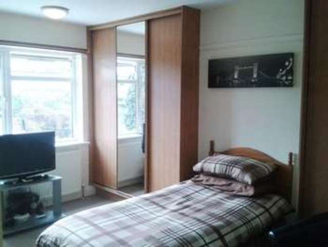  Image of 3 Bedroom Semi-Detached for sale at Brent Close  Dartford, DA2 6DB