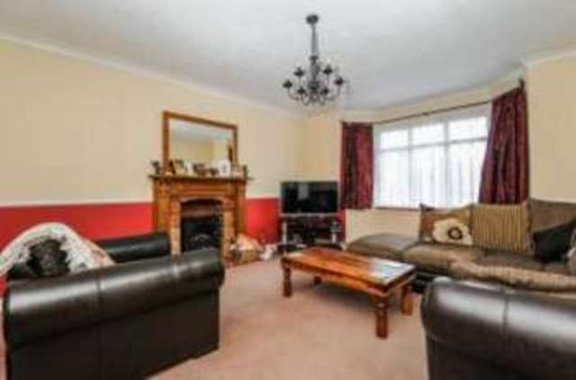  Image of 4 Bedroom Detached for sale at Croydon  Shirley, CR0 8HQ