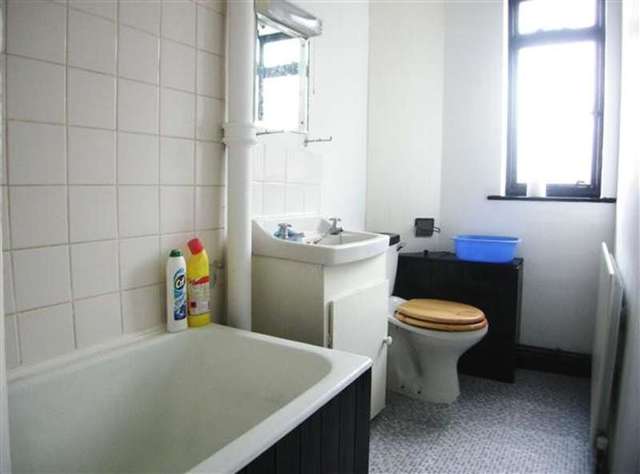  Image of 1 Bedroom Property to rent at Brixton, SW2 1QX
