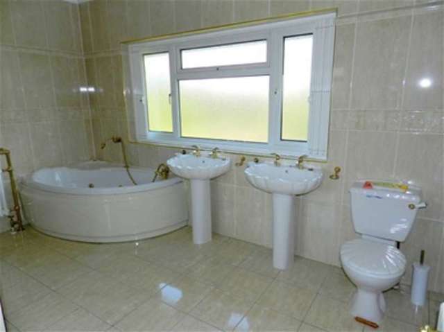  Image of 3 Bedroom Detached for sale at Bloxwich, WS3 2TG