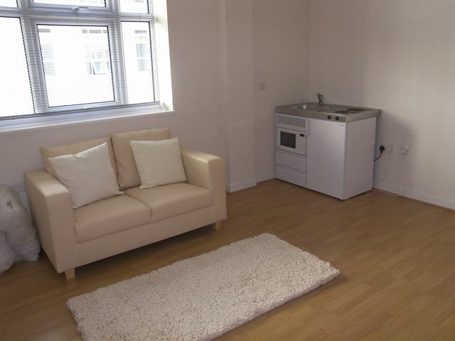 Image of 4 Bedroom Flat for sale at Bromyard Avenue  London, W3 7BS