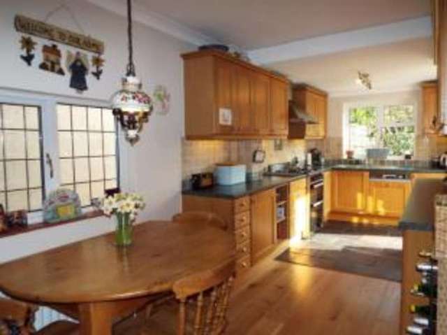  Image of 4 Bedroom Detached for sale at Byfleet West Byfleet Byfleet, KT14 7DD