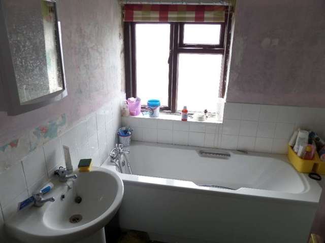  Image of 5 Bedroom Semi-Detached for sale at Newport Pagnell, MK16 0DR