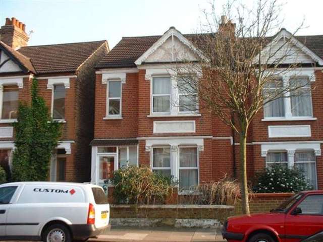  Image of 4 Bedroom Detached to rent at South Ealing, W5 4EP