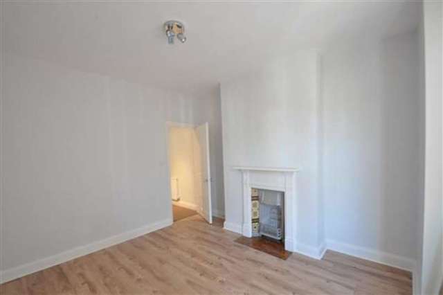  Image of 4 Bedroom Detached to rent at South Ealing, W5 4EP