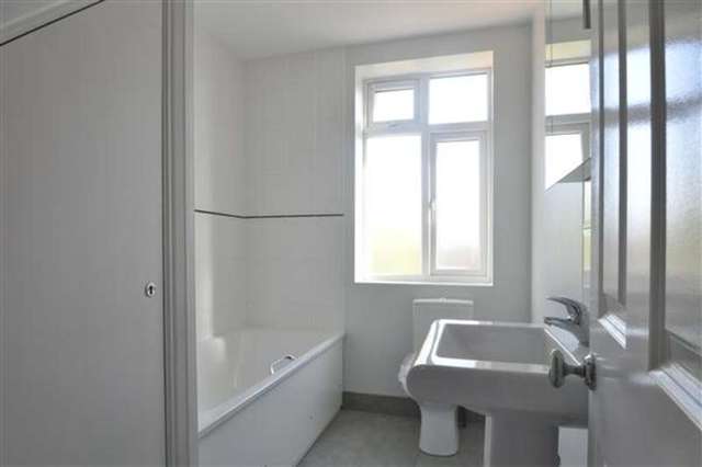  Image of 4 Bedroom Detached to rent at South Ealing, W5 4EP