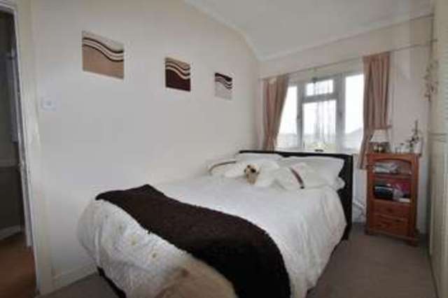  Image of 3 Bedroom Terraced for sale at Chelsham Road  Warlingham, CR6 9EQ