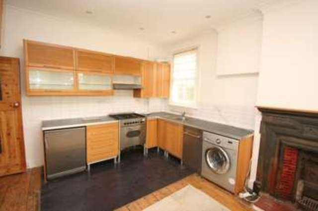  Image of 3 Bedroom Flat to rent at LOND0N, NW10 3PE