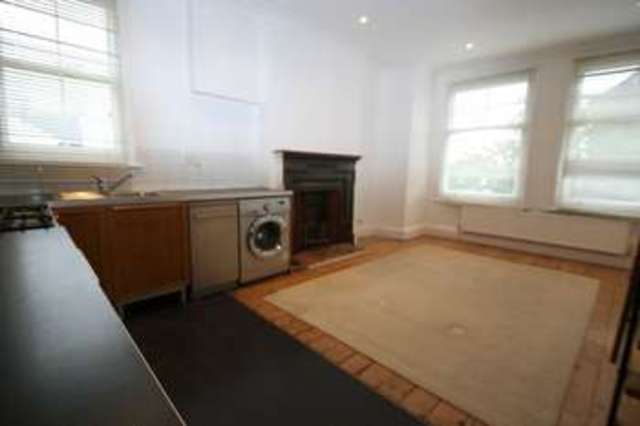  Image of 3 Bedroom Flat to rent at LOND0N, NW10 3PE