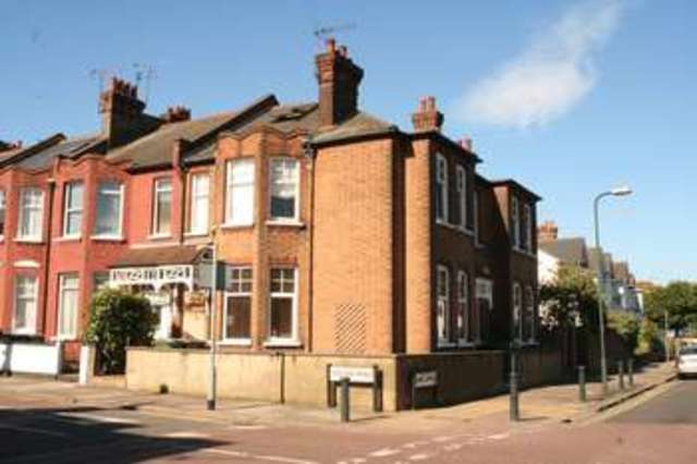  Image of 3 Bedroom Flat to rent at LOND0N, NW10 3PE