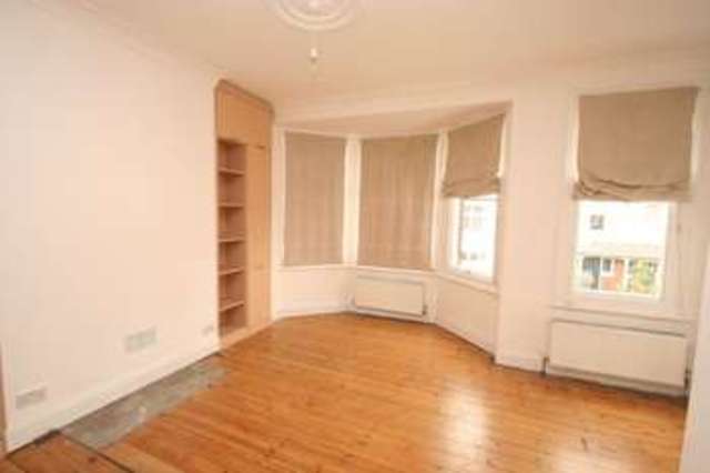  Image of 3 Bedroom Flat to rent at LOND0N, NW10 3PE