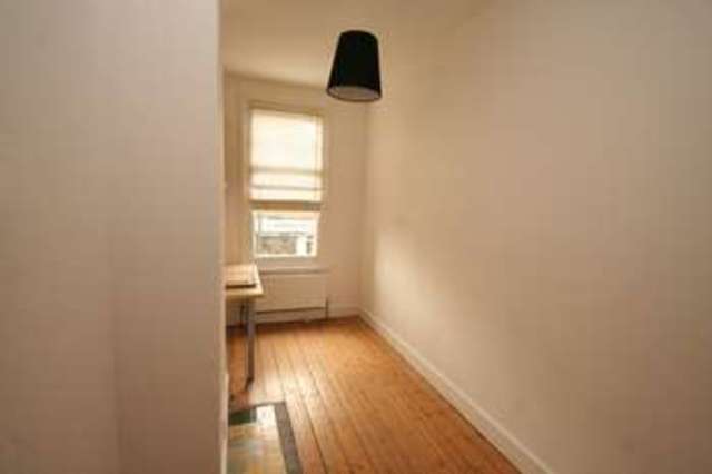  Image of 3 Bedroom Flat to rent at LOND0N, NW10 3PE