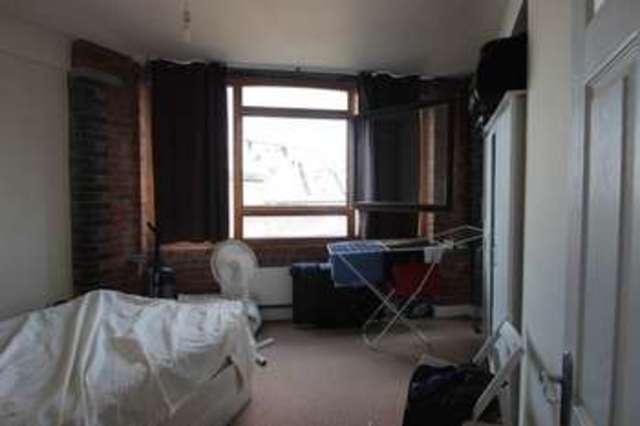  Image of 1 Bedroom Flat to rent at Cottons Gardens  London, E2 8DN