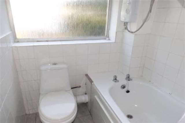  Image of 2 Bedroom Flat to rent at Cardiff, CF24 3FT