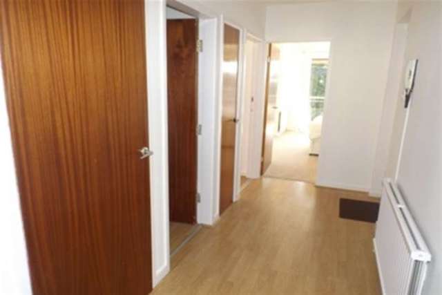  Image of 2 Bedroom Flat to rent at Cardiff, CF24 3FT