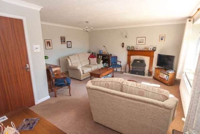  Image of 3 Bedroom Detached for sale at Loughborough, LE11 4PR