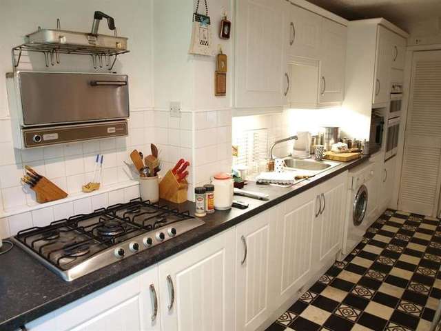  Image of 3 Bedroom End of Terrace for sale at Leeds  Gledhow, LS8 4AJ