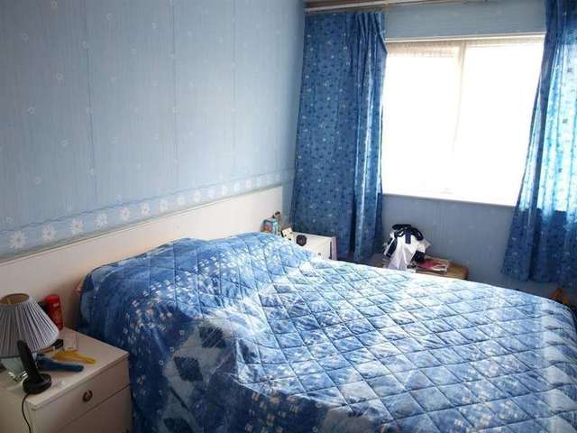  Image of 3 Bedroom End of Terrace for sale at Leeds  Gledhow, LS8 4AJ