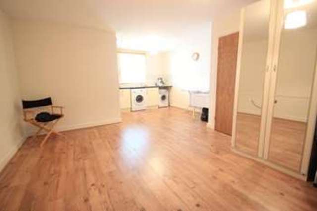  Image of 3 Bedroom Flat for sale at Doc Fictoria  Caernarfon, LL55 1TH
