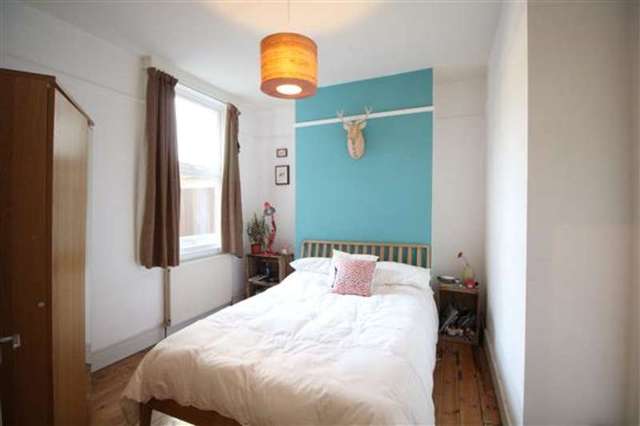  Image of 2 Bedroom Flat for sale at Streatham Hill, SW2 5LU